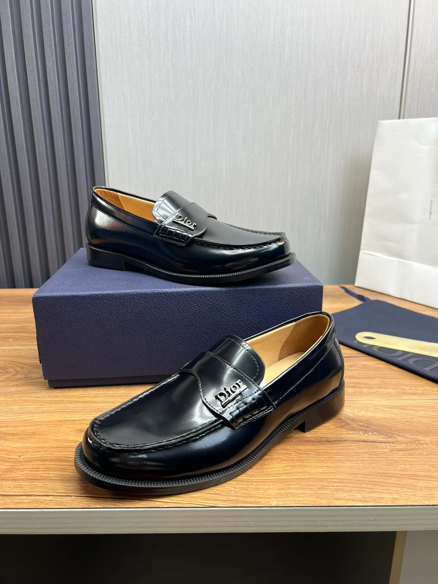 Men's men's shoes💰560💰 Dior. Men's business casual leather shoes👞all use imported original brand leather materials, just to create a more comfortable wearing experience. Upper: original cowhide, open edge beaded cowhide➕imported sheepskin lining, original non-slip and wear-resistant rubber outsole✔️36-45 (38.45 non-refundable)